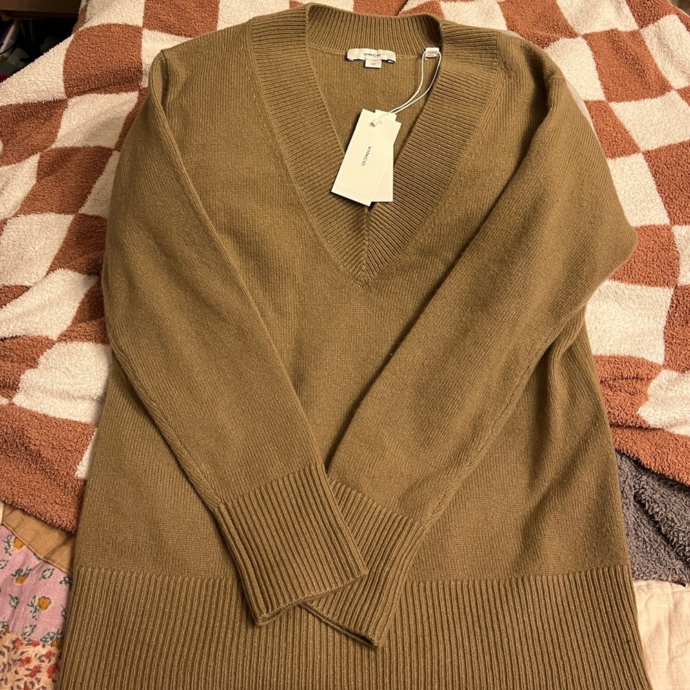 VINCE brand new sweater size small mocha mousse